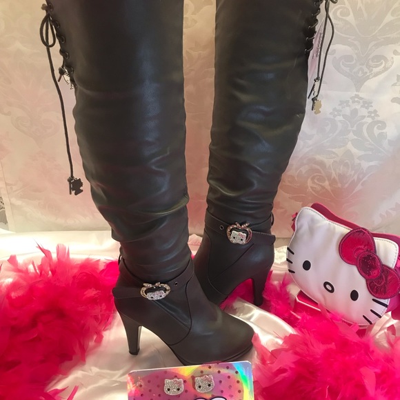 Gorgeous vintage y2k super tall hello kitty boots and crystal earrings set๐๐ - Picture 13 of 14